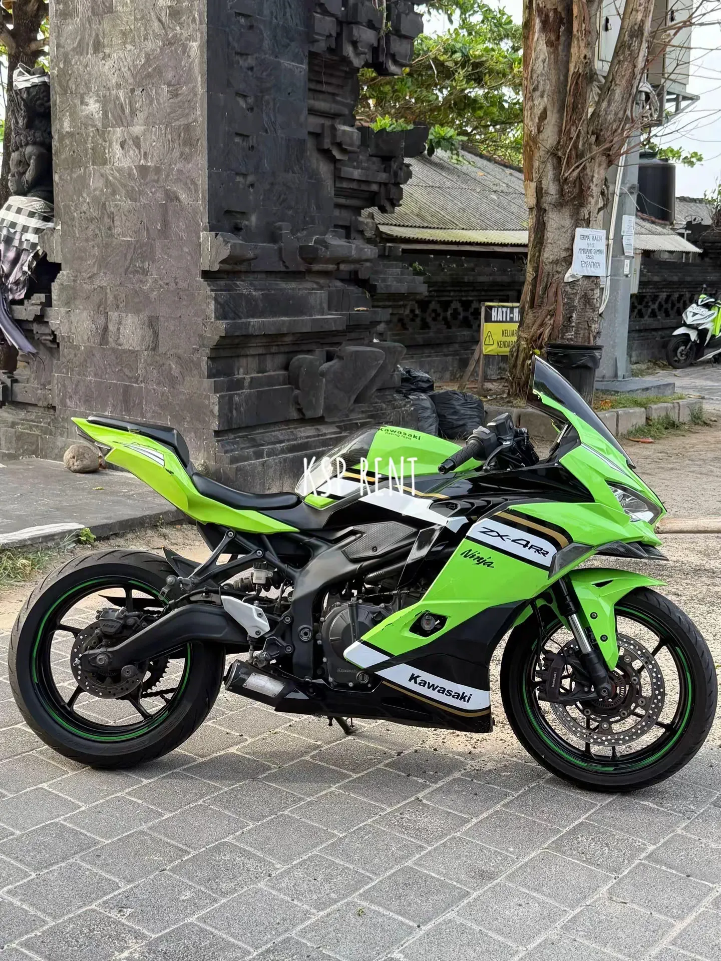 Kawasaki ZX-25R 2