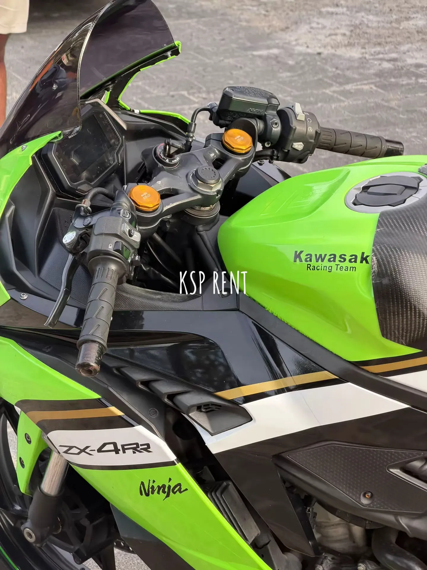 Kawasaki ZX-25R 4
